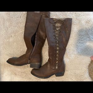 Brown boots, size 7.5